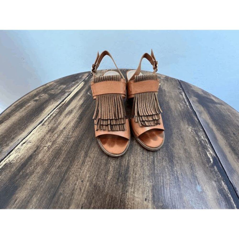 Size 8.5 Brown leather Ollio fringed block Sandals